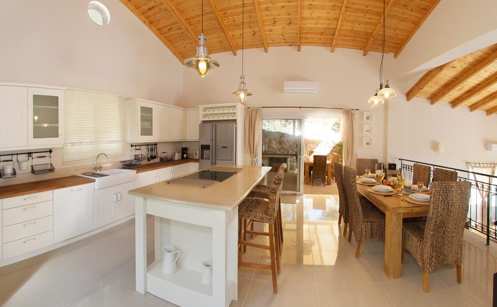 Asteri kitchen dining area