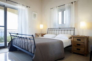 Asteri master bedroom